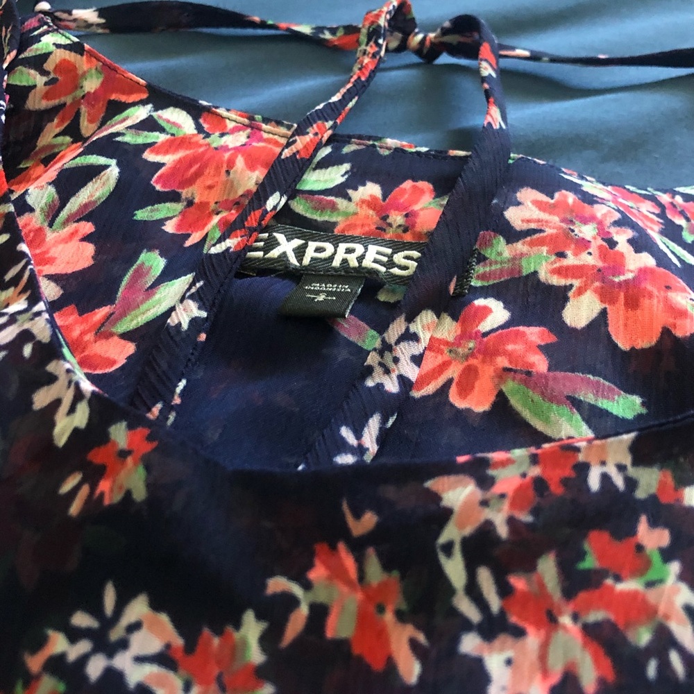 Express Women’s Small Flowered Pattern Crop Top - image 5
